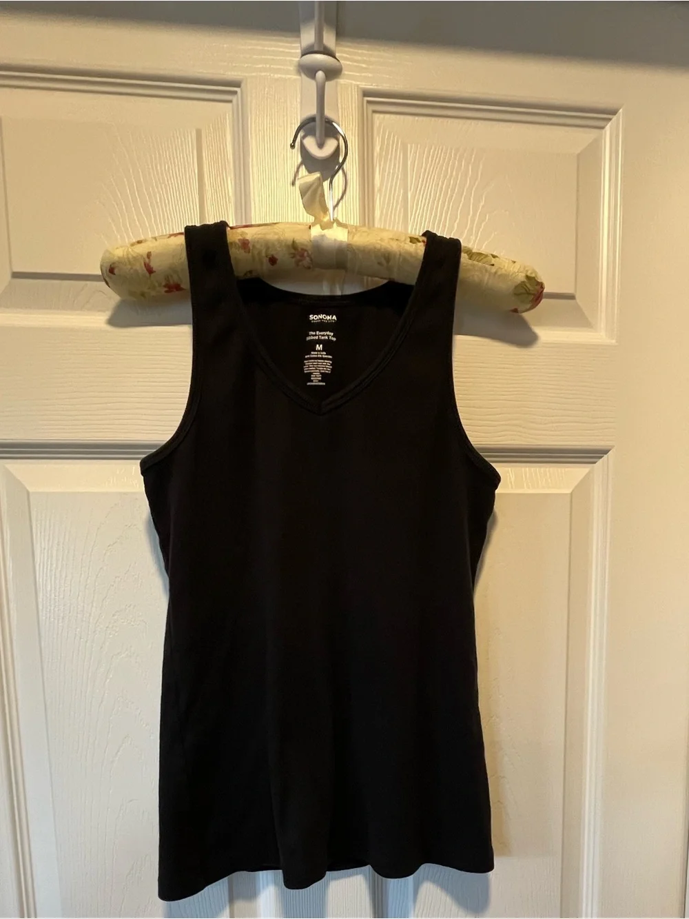 Sonoma Everyday V- Neck Ribbed Tank Top
Size Medium - Picture 1 of 5